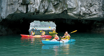 Baie d’Halong au Vietnam interdit le kayak